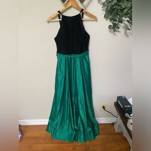 CITY VIBE black and green velvet and satin sleeveless maxi gown festive size 7